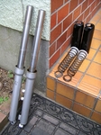 SuspensionFrontOverhaul@12682km20120222-132557.JPG